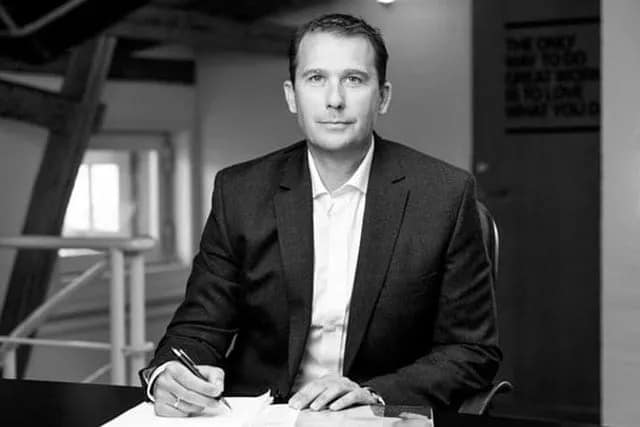 Portræt af partner ved skrivebord hos Bonorum Partners